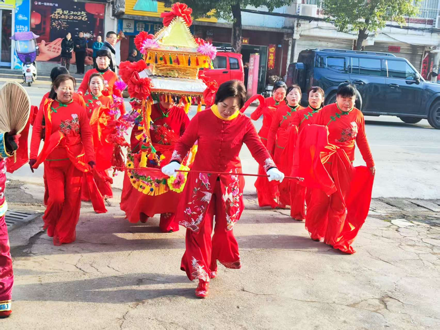 ���غ�ɽ��չԪ���������Ļ�չ�ݻ