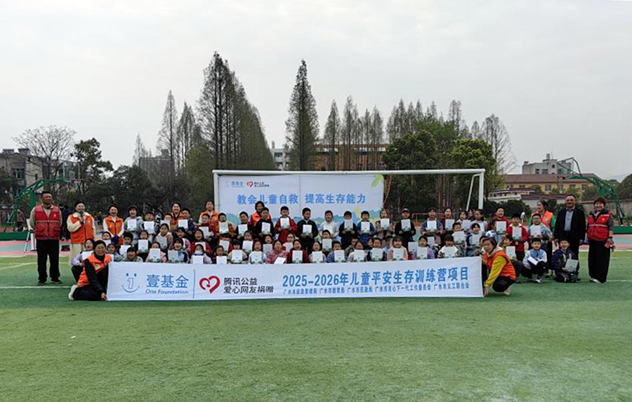 ��ˮ��ʦ������ѧУ��չ��С���� ��ƽ������ȫ�����